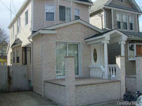 95-16 82nd St, Jamaica, NY 11416, USA property photo