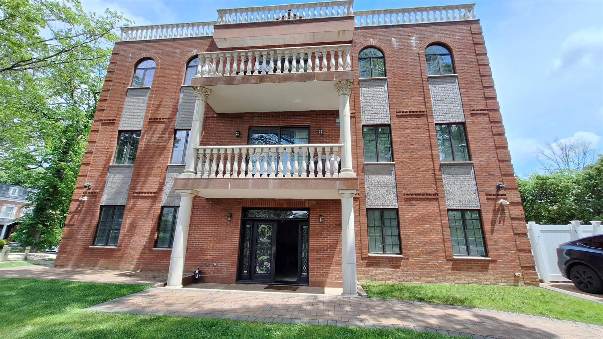 32-37 214th St, Bayside, NY 11360, USA property photo