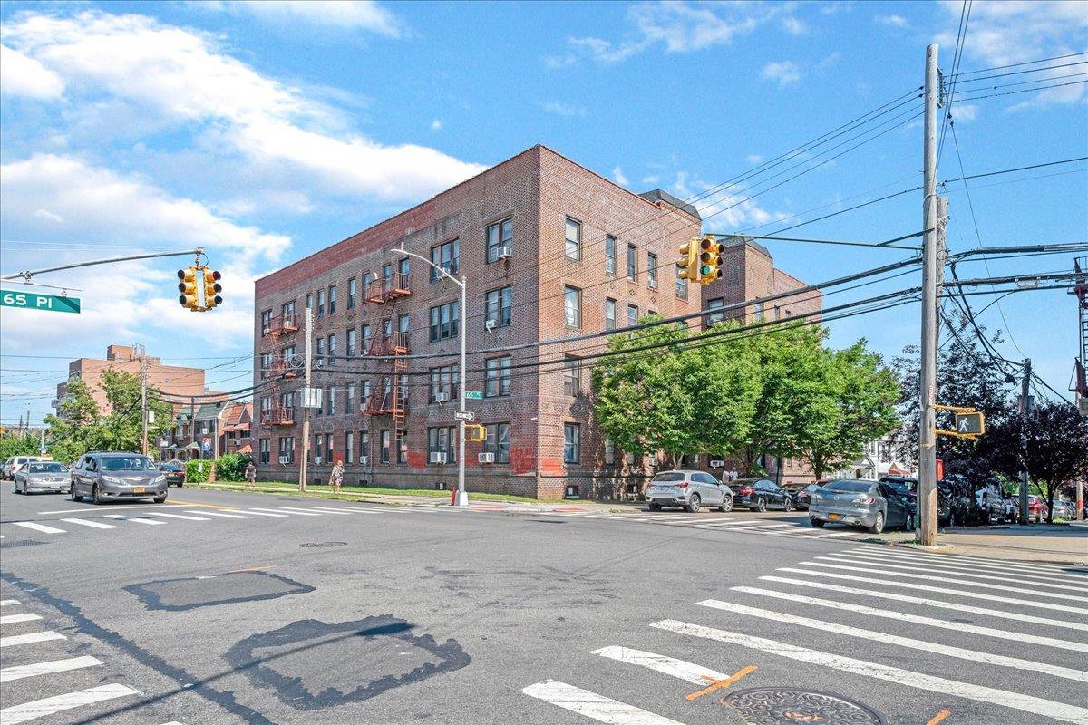 39-82 65th Pl, Flushing, NY 11377, USA property photo
