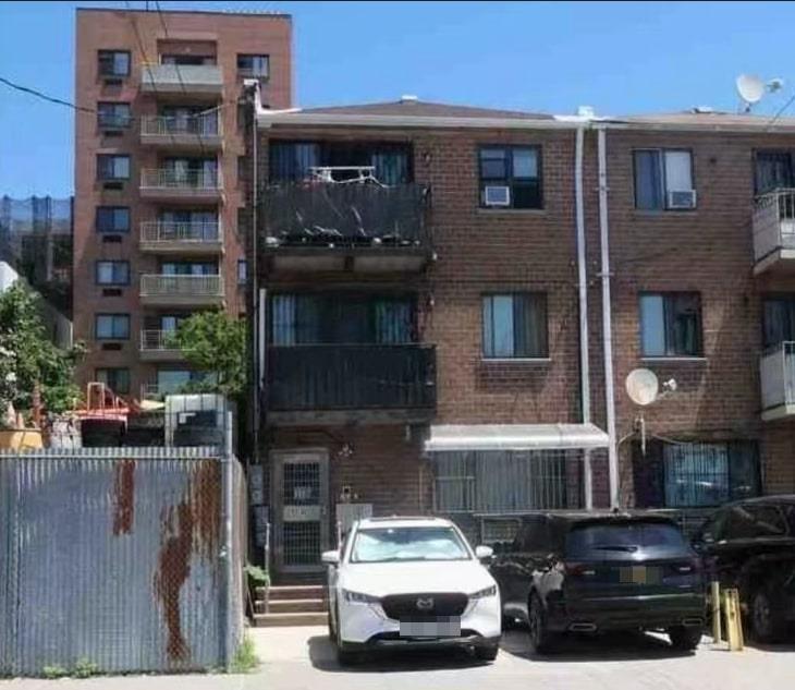31-41 Linden Pl, Flushing, NY 11354, USA property photo