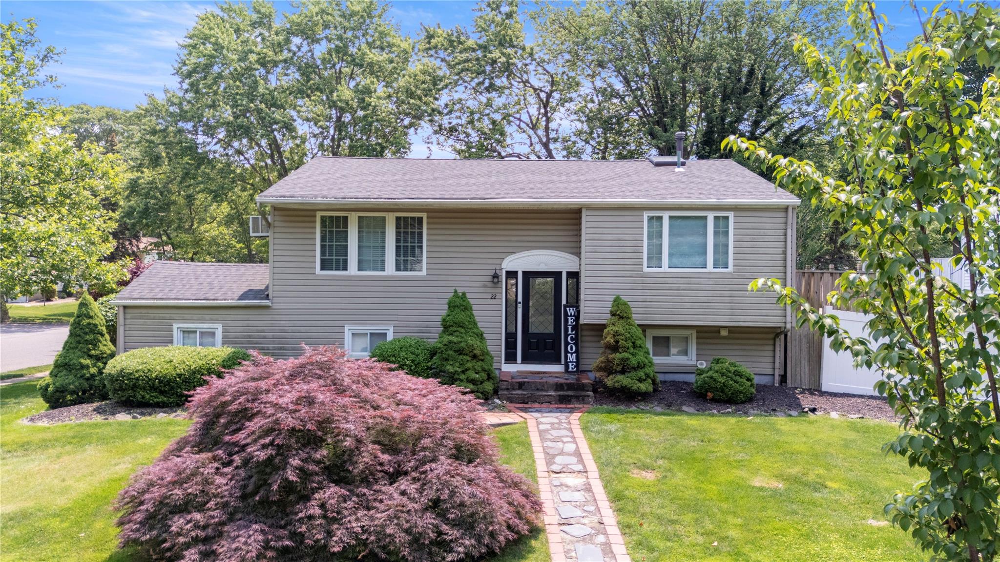 22 Pomper Dr, East Northport, NY 11731, USA property photo
