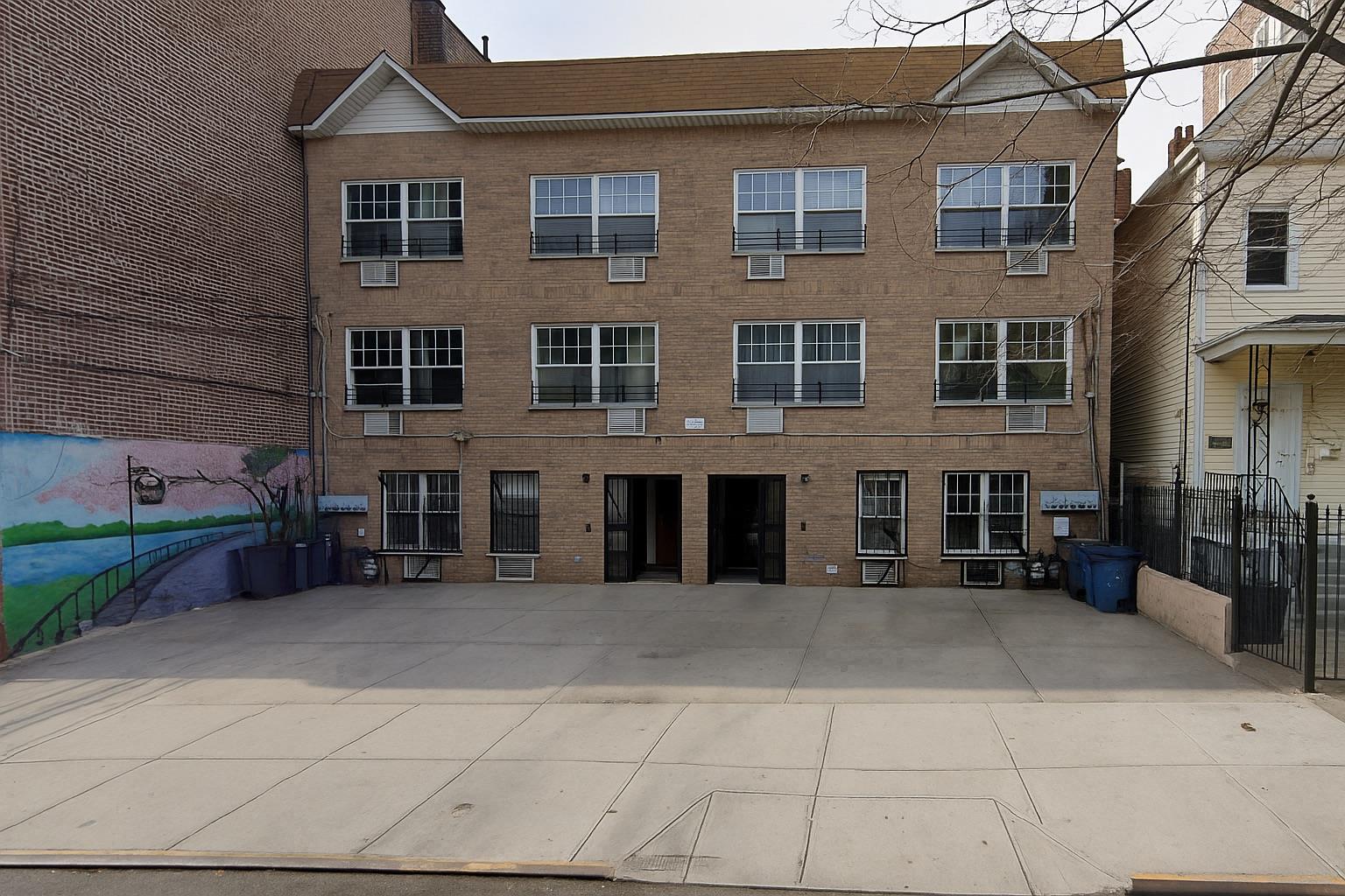 2877 Briggs Ave, Bronx, NY 10458, USA property photo