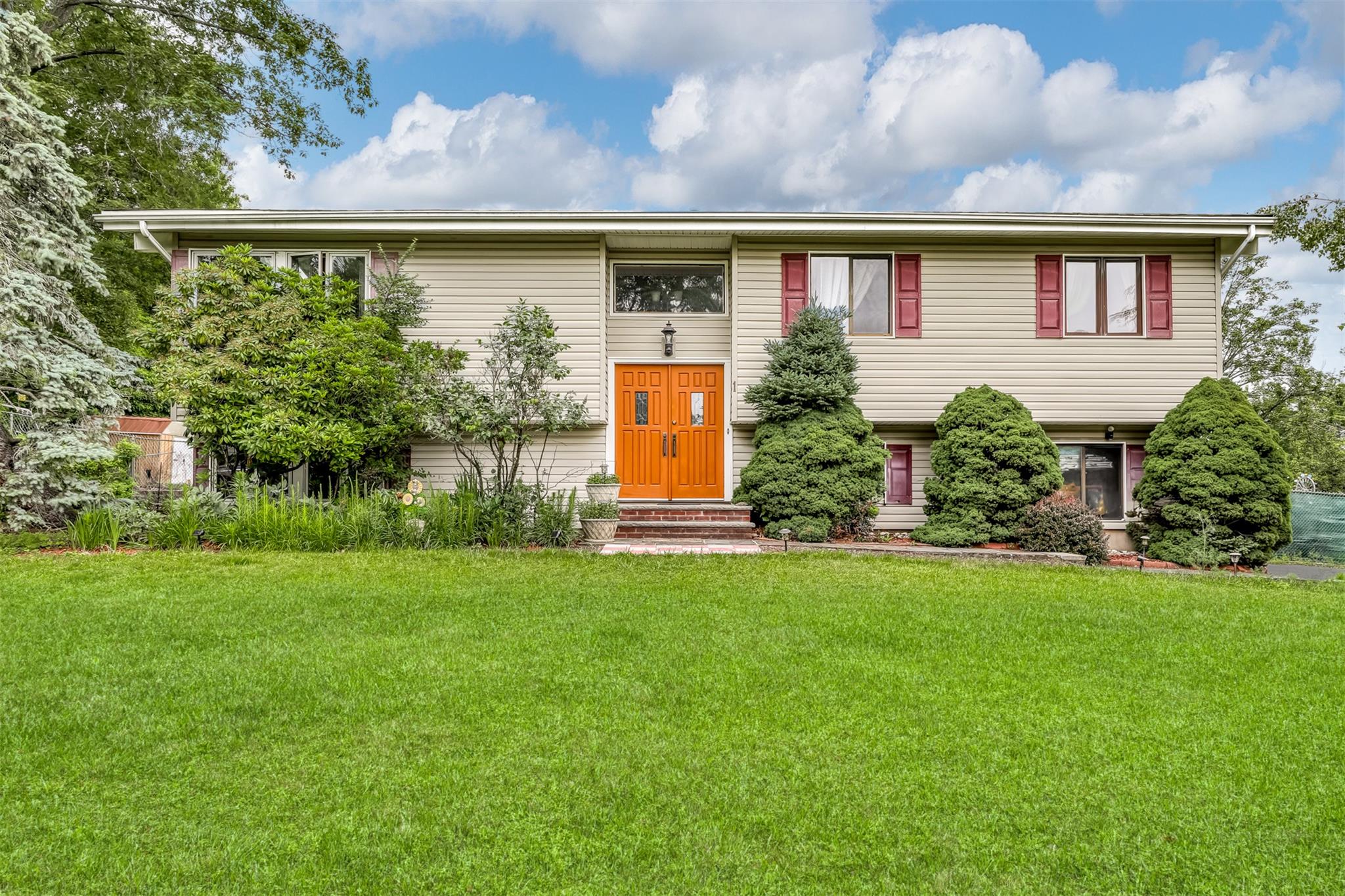 1 Florence Ct, Valley Cottage, NY 10989, USA property photo
