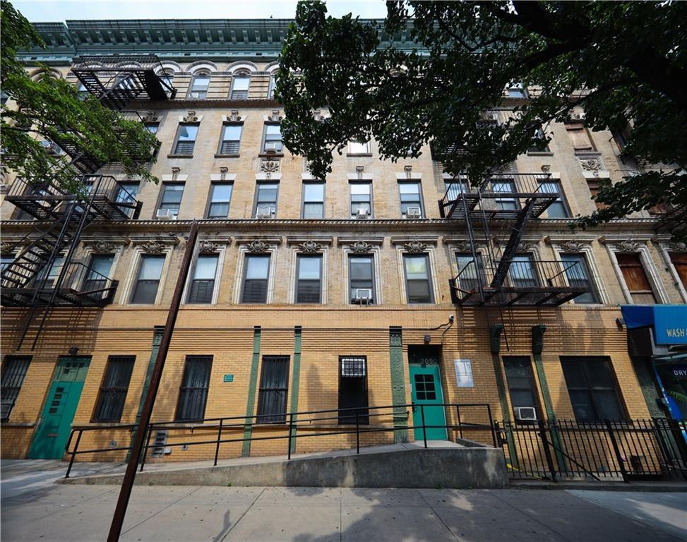 2090 Madison Ave, New York, NY 10037, USA property photo
