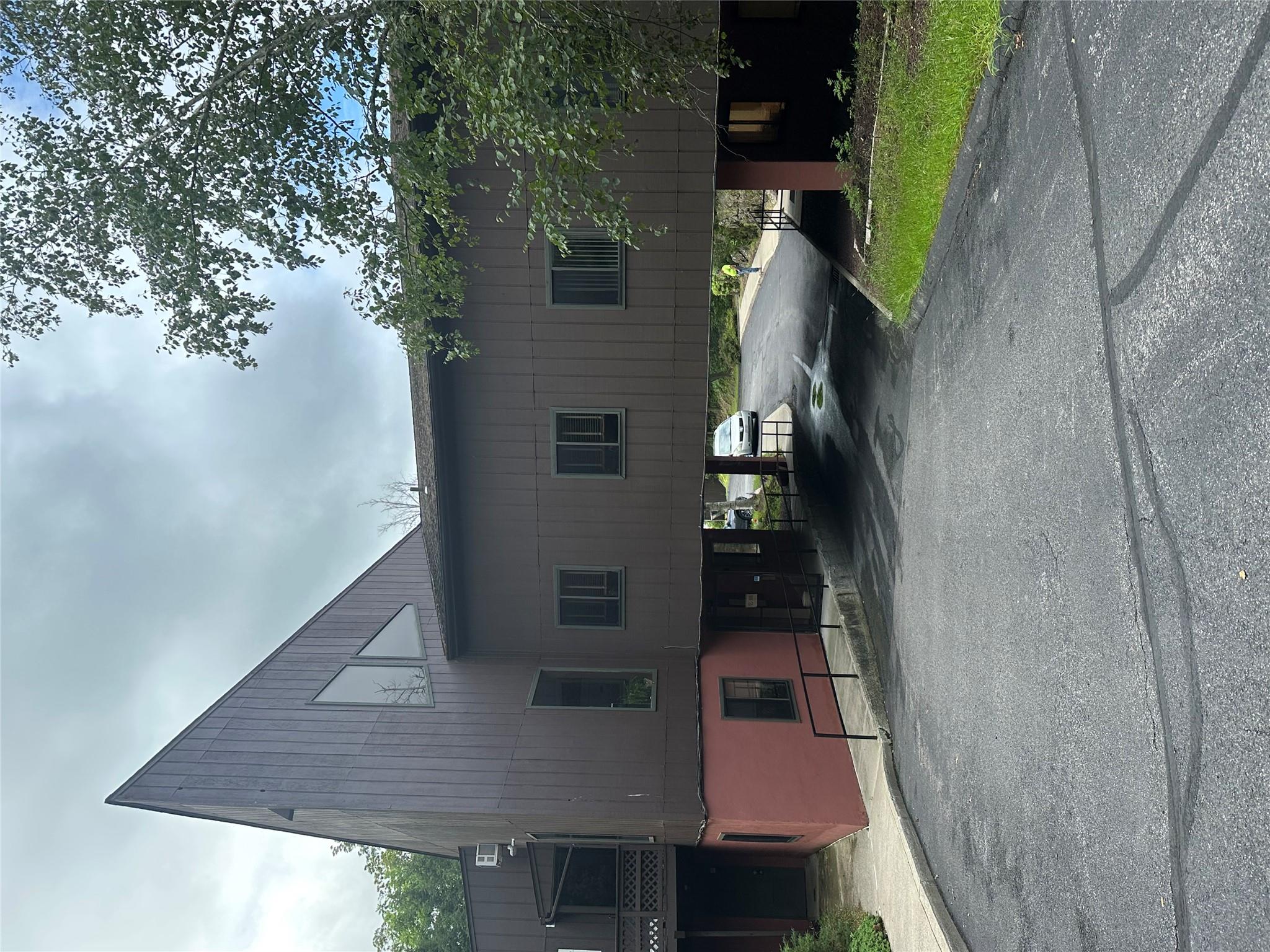 7 Pine Woods Rd, Hyde Park, NY 12538, USA property photo