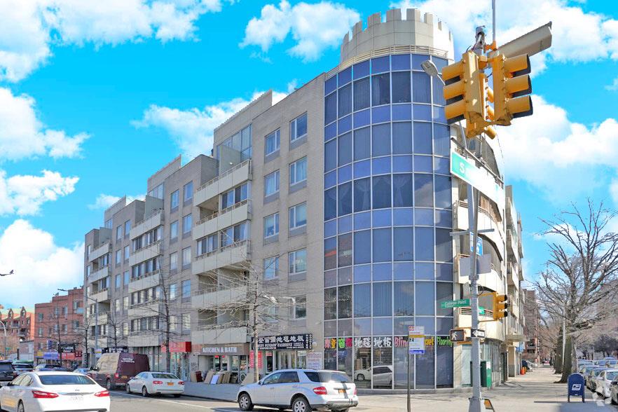 132-03 Sanford Ave, Flushing, NY 11355, USA property photo