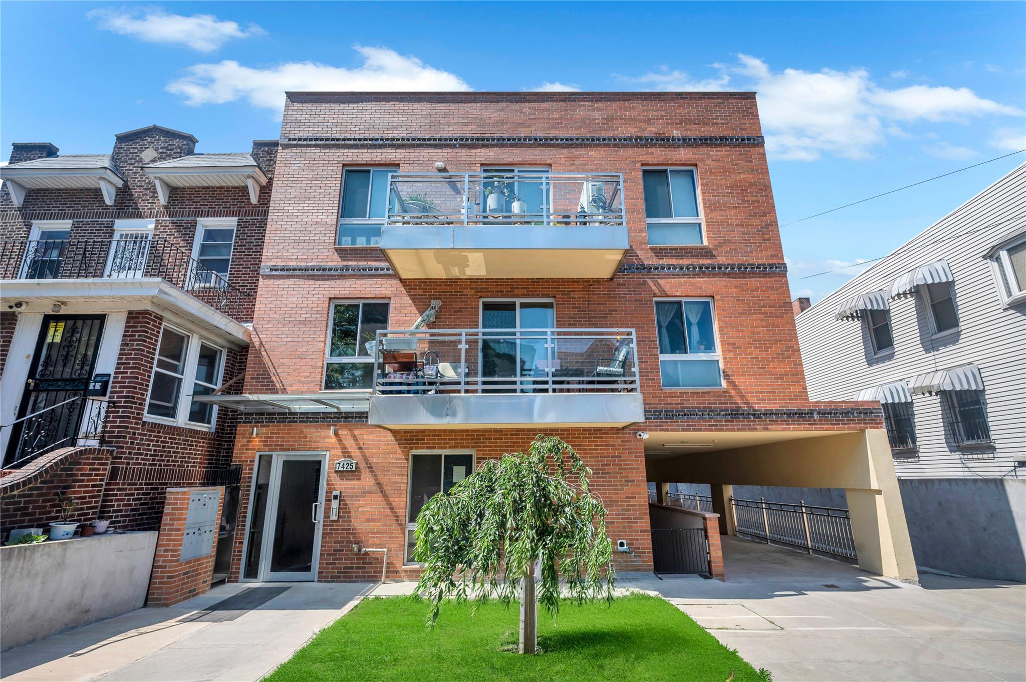 74-25 43rd Ave, Elmhurst, NY 11373, USA property photo