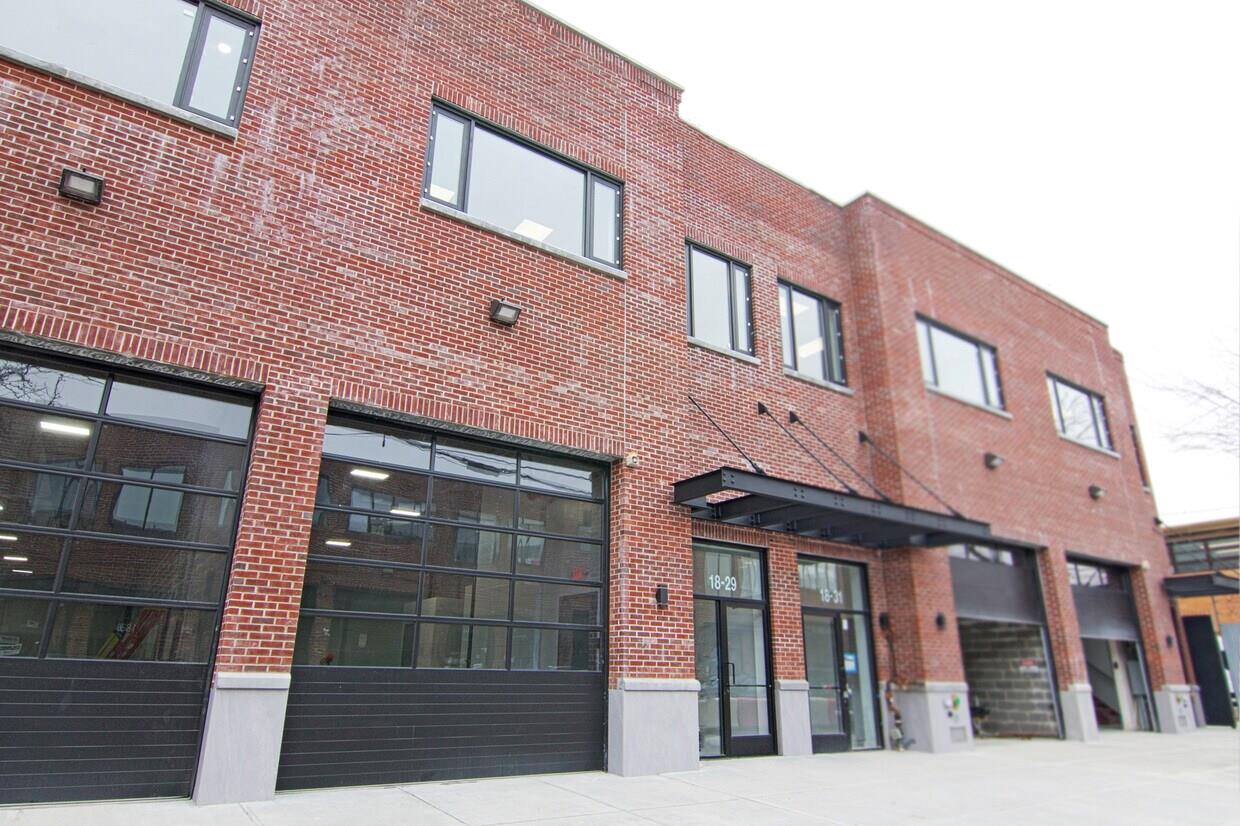 18-31 42nd St, Astoria, NY 11105, USA property photo