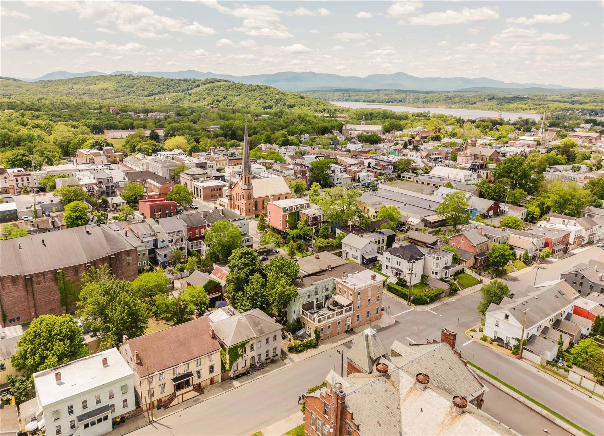 609 State St, Hudson, NY 12534, USA property photo
