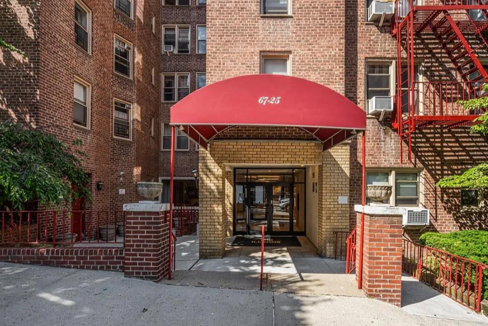 67-25 Clyde St, Forest Hills, NY 11375, USA property photo