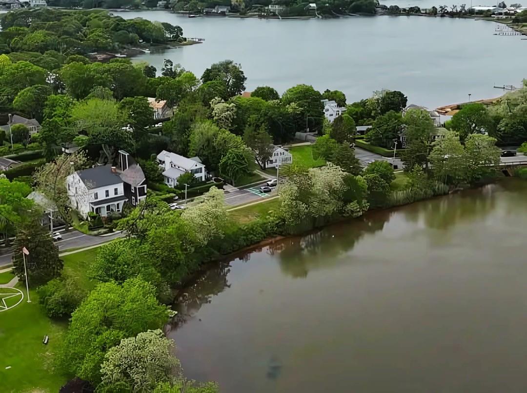 352 Main St, Sag Harbor, NY 11963, USA property photo