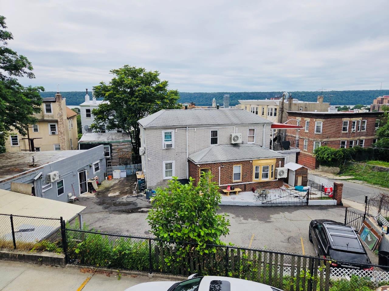 31 Thurman St, Yonkers, NY 10701, USA property photo
