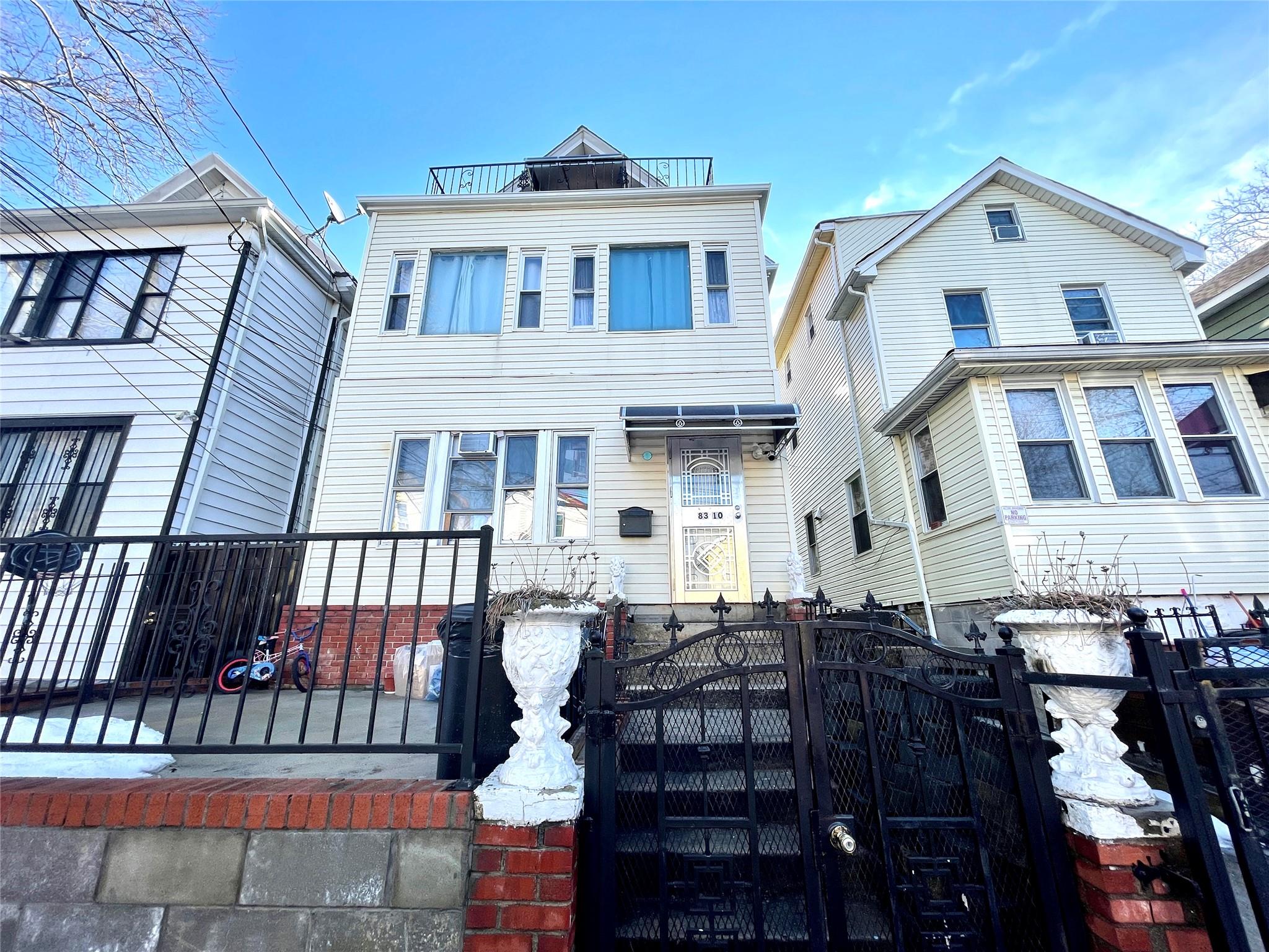 83-10 Pettit Ave, Elmhurst, NY 11373, USA property photo