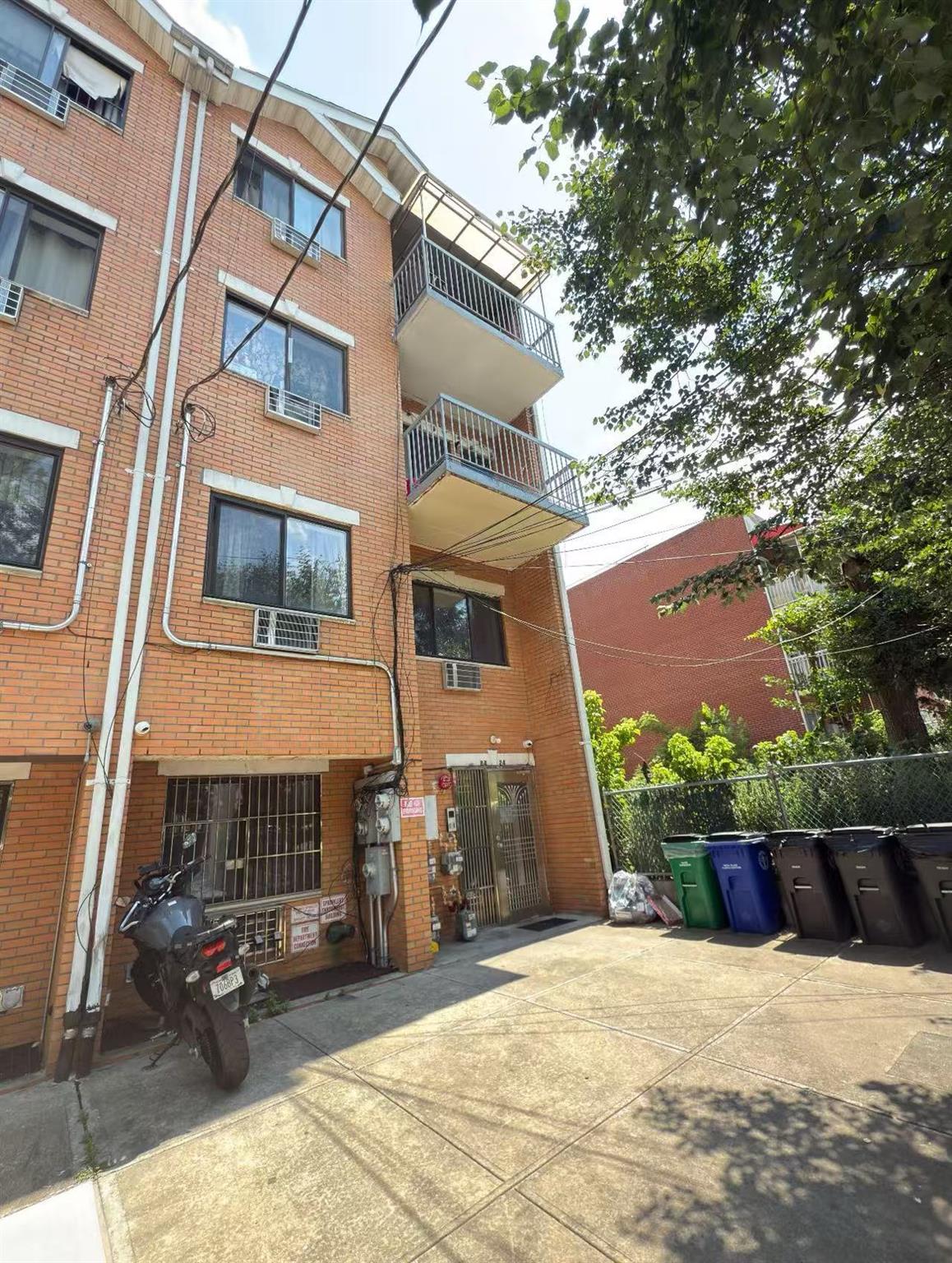 84-24 57th Rd, Elmhurst, NY 11373, USA property photo