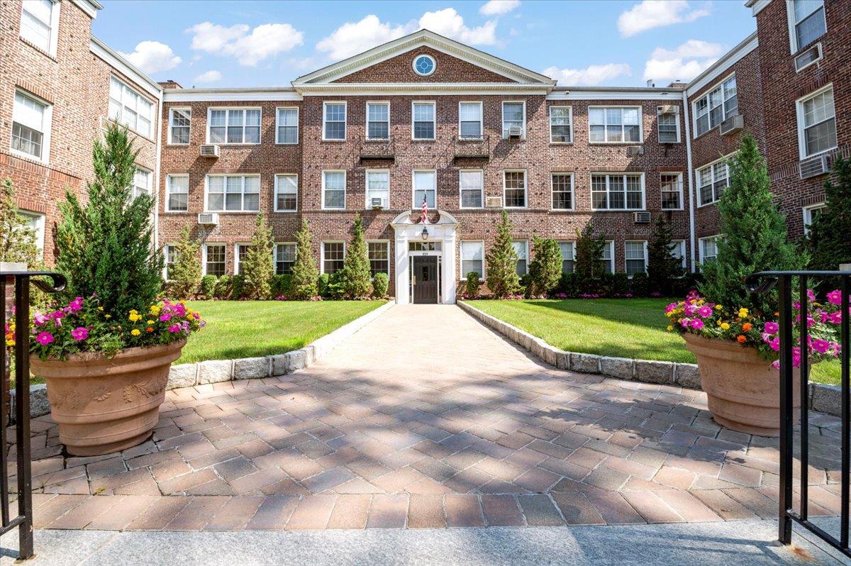 819 Broadway, Woodmere, NY 11598, USA property photo