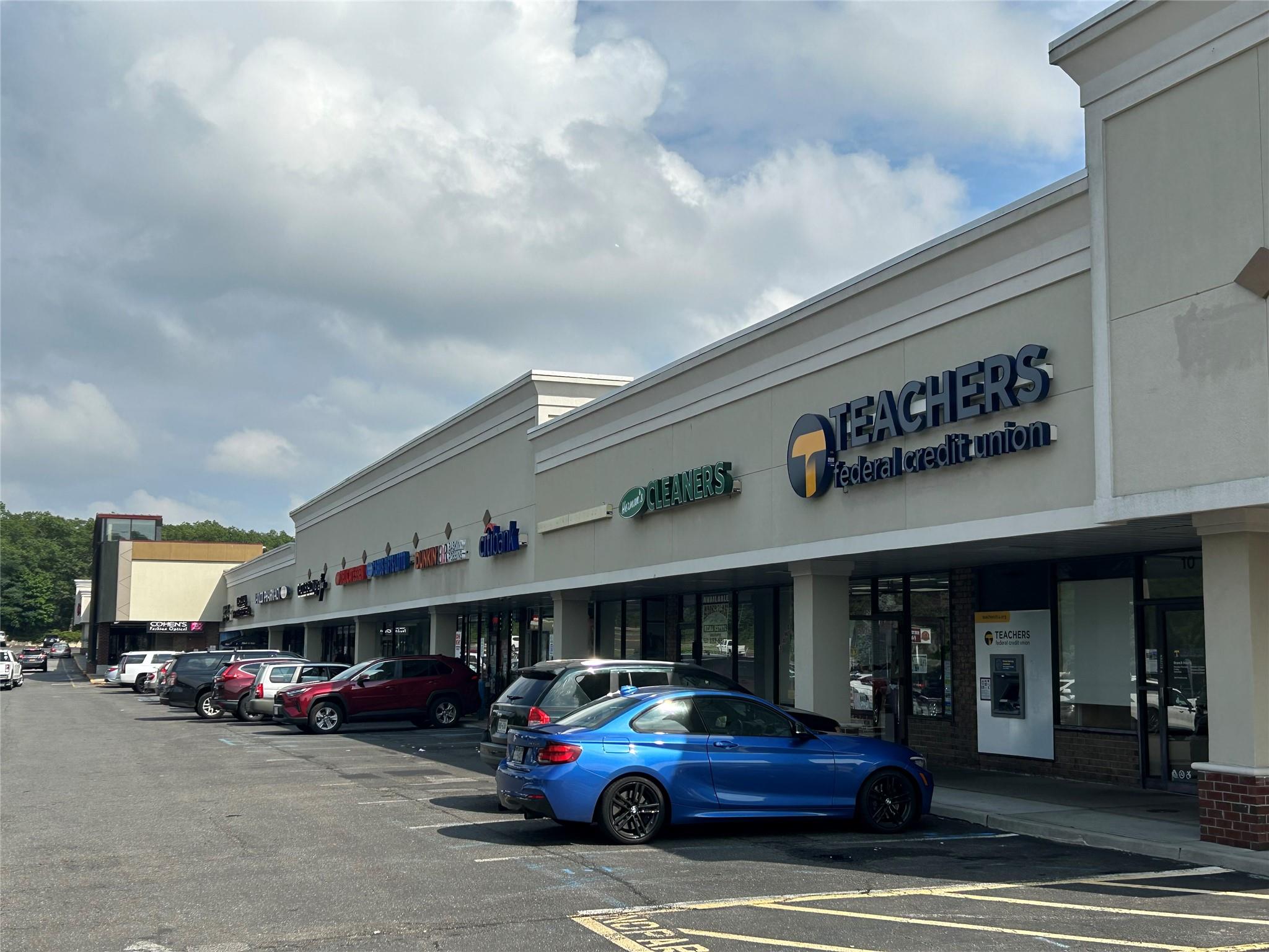 16 Vanderbilt Motor Pkwy, Commack, NY 11725, USA property photo