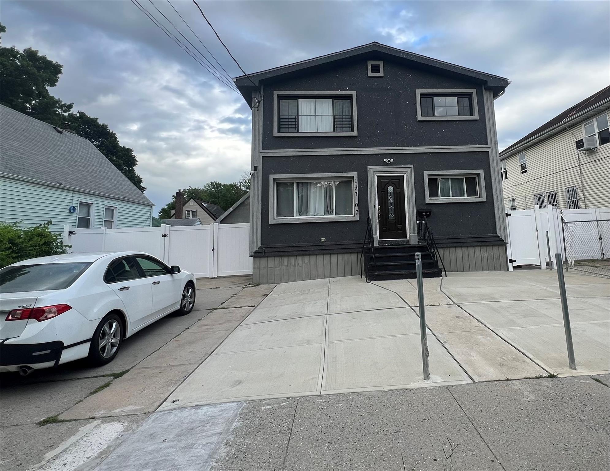137-07 169th St, Jamaica, NY 11434, USA property photo
