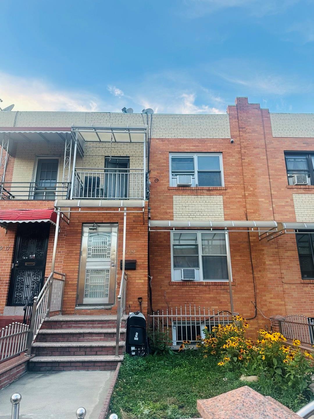 79-19 Calamus Ave, Elmhurst, NY 11373, USA property photo