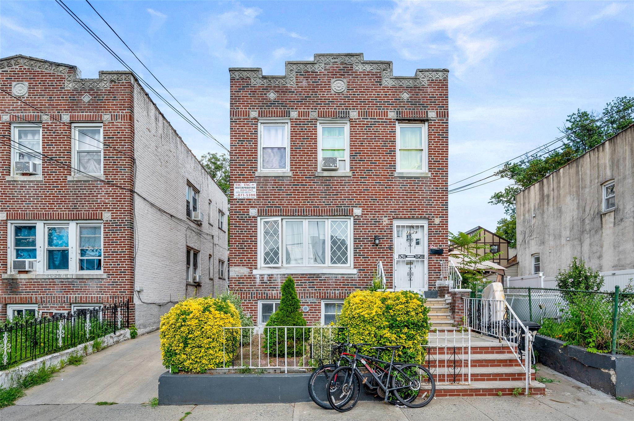31-29 100th St, Flushing, NY 11369, USA property photo