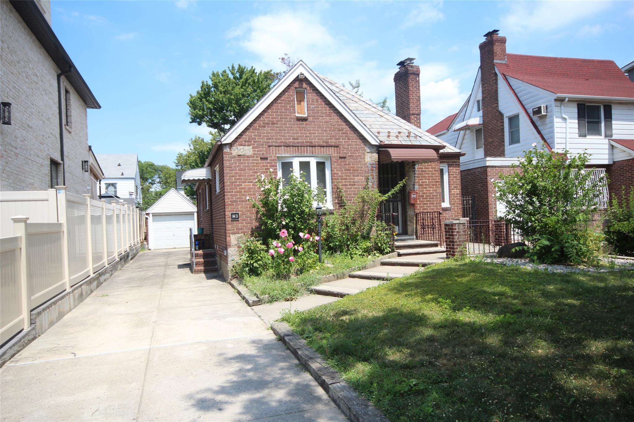 144-33 Coolidge Ave, Jamaica, NY 11435, USA property photo