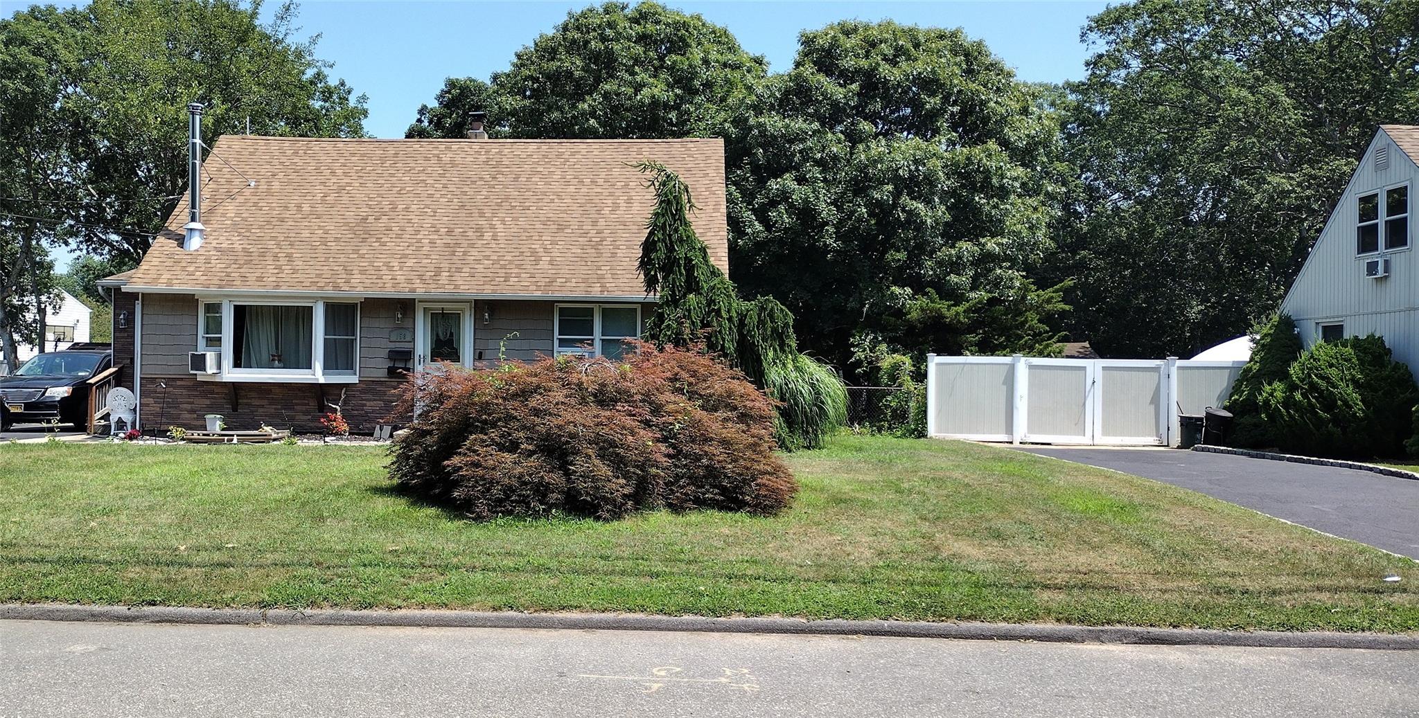 158 Stanley Dr, Centereach, NY 11720, USA property photo