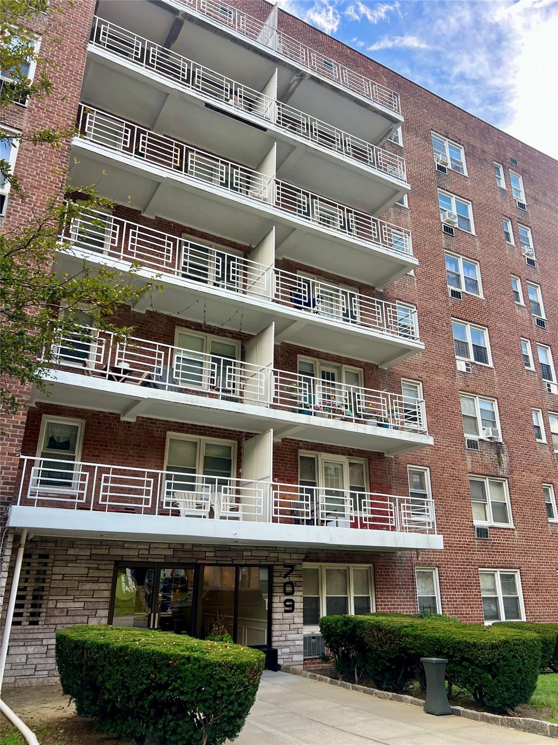 709 Warburton Ave, Yonkers, NY 10701, USA property photo