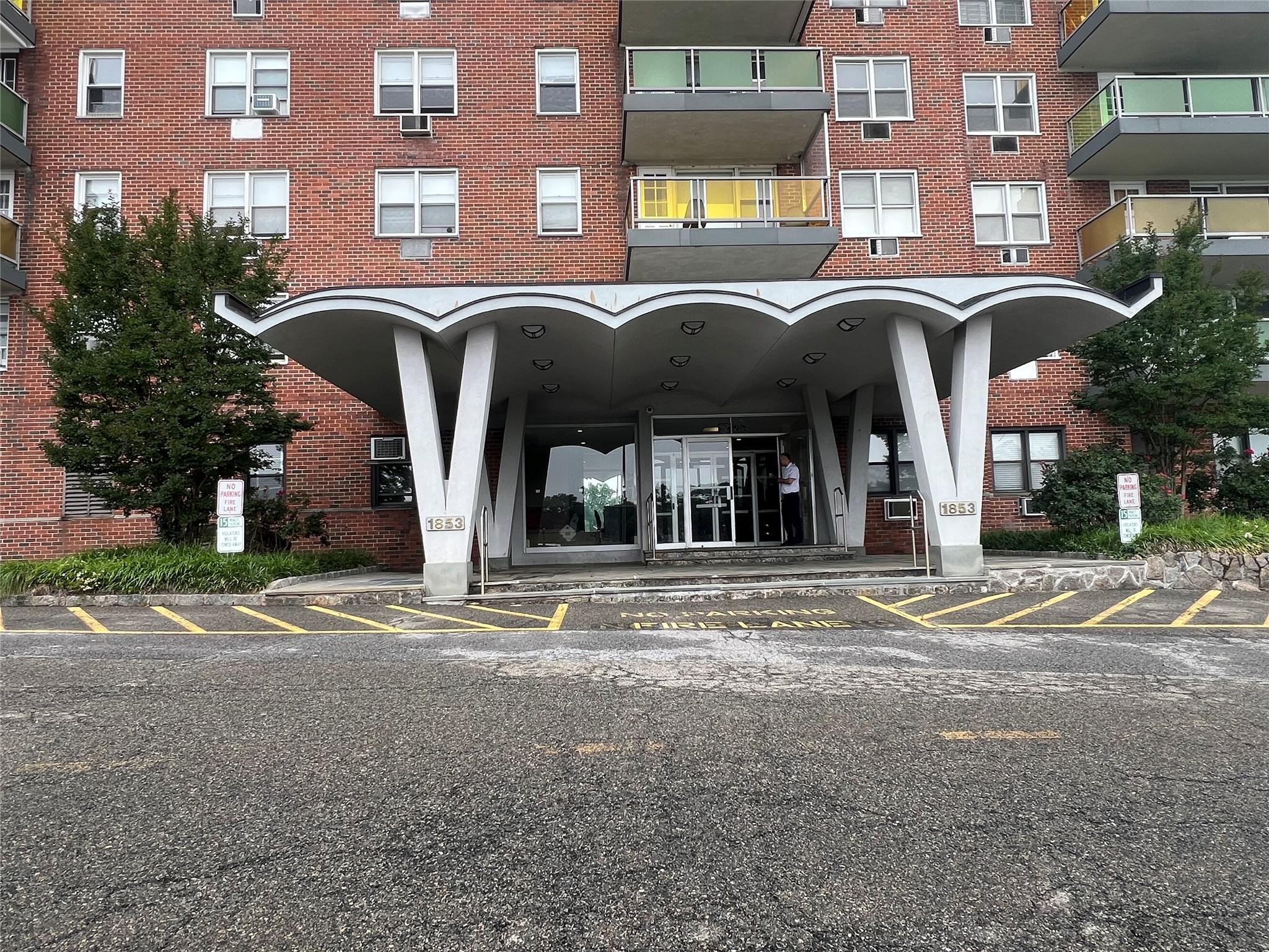 1853 Central Park Ave, Yonkers, NY 10710, USA property photo