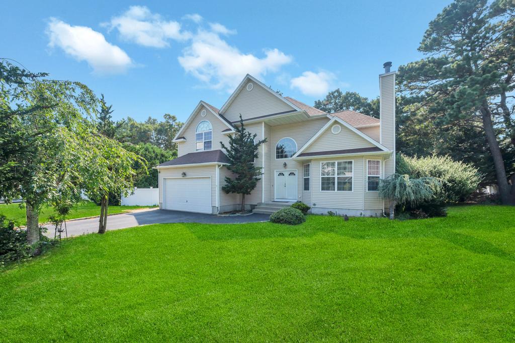 17 Mercer St, Port Jefferson Station, NY 11776, USA property photo