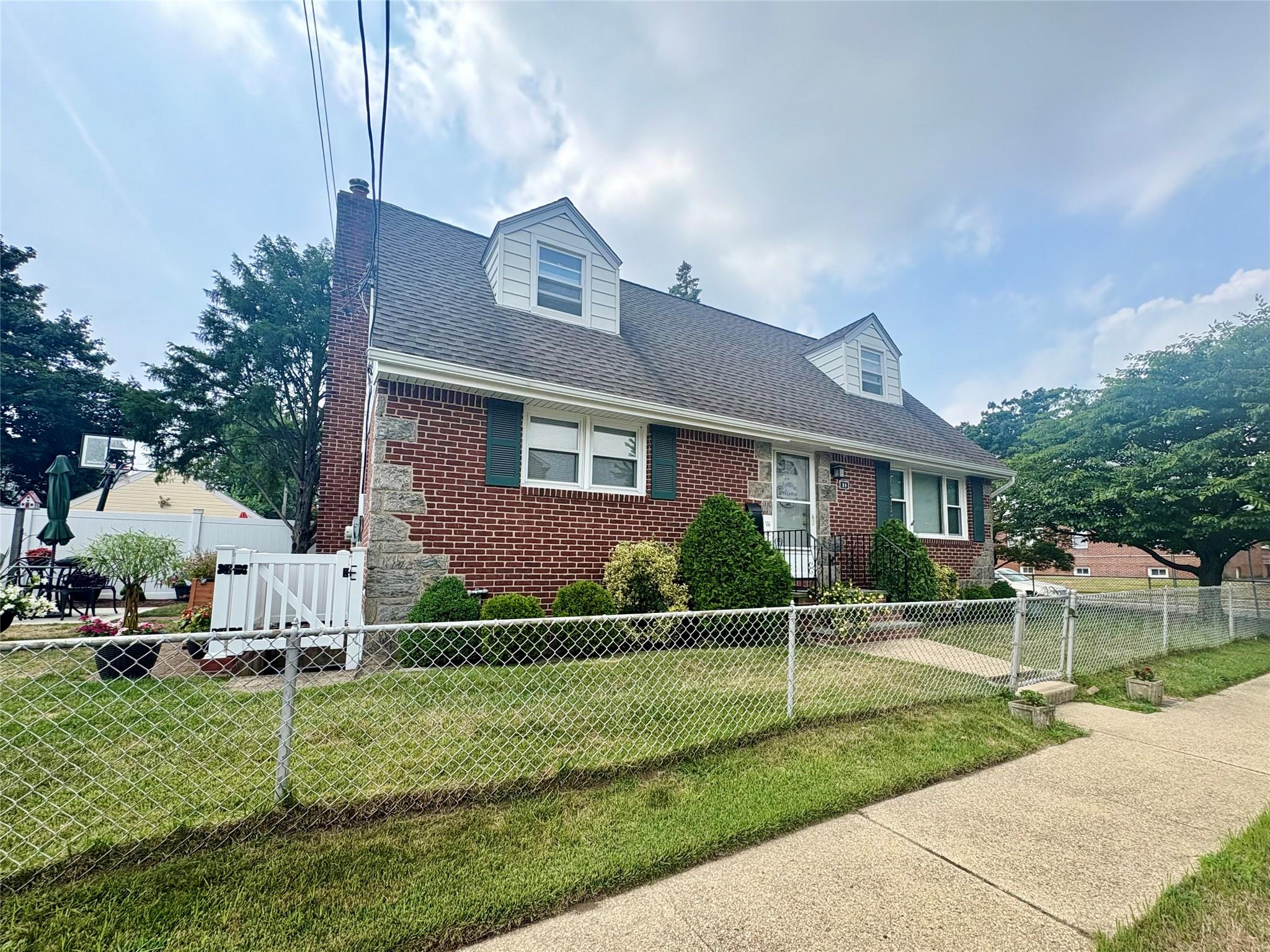 30 Hamilton Ave, Valley Stream, NY 11580, USA property photo