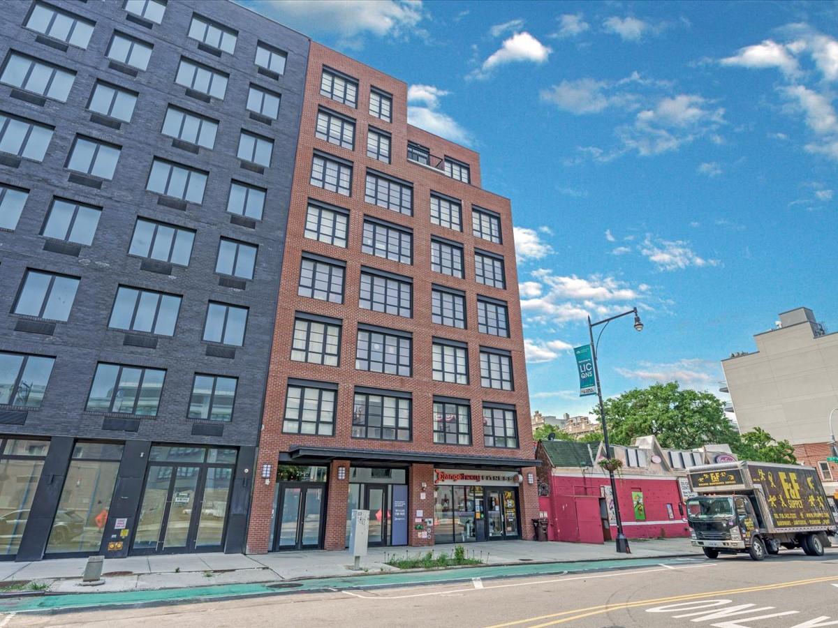 21-10 44th Dr, Long Island City, NY 11101, USA property photo