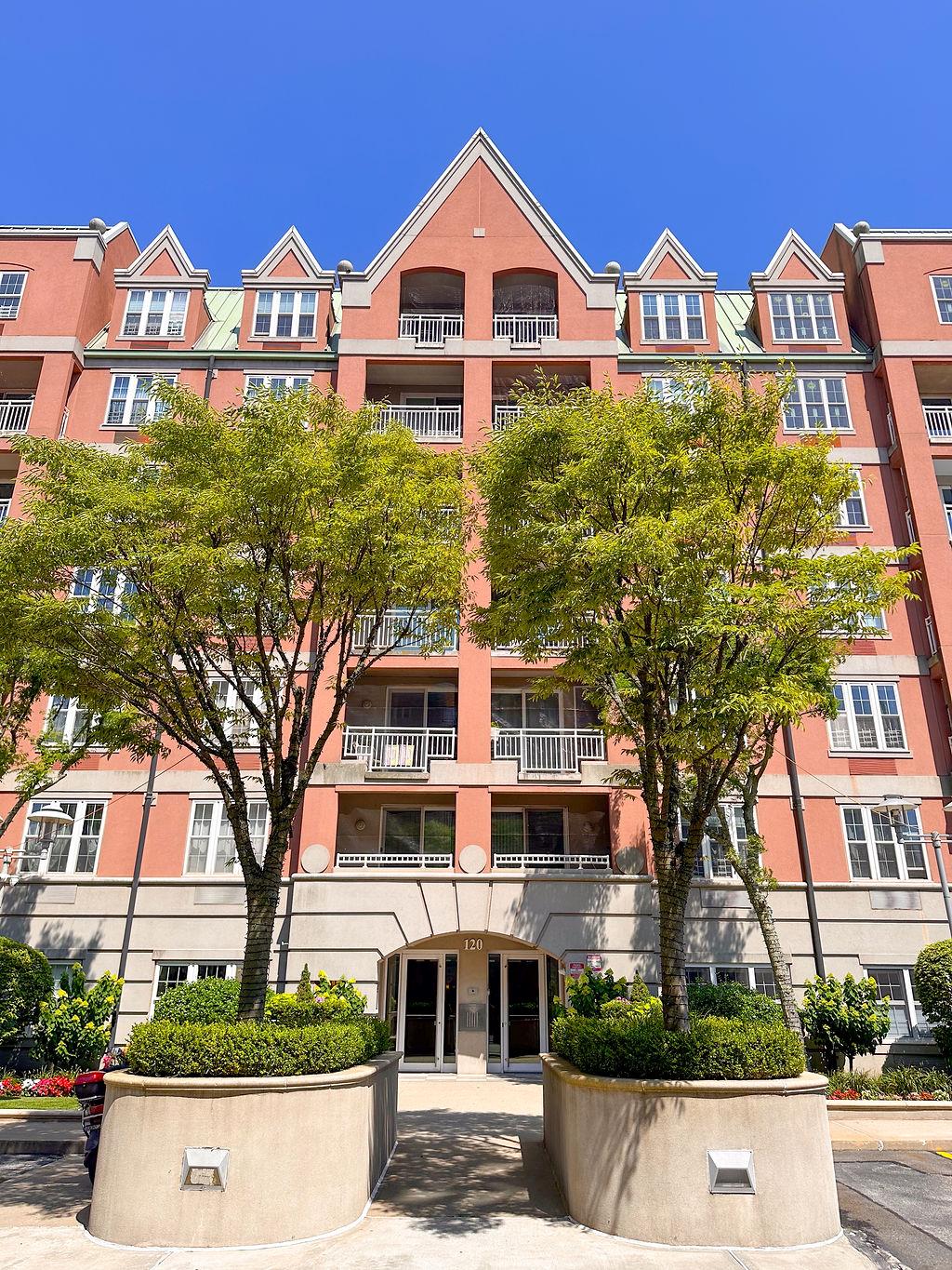 120 Oceana Dr W, Brooklyn, NY 11235, USA property photo