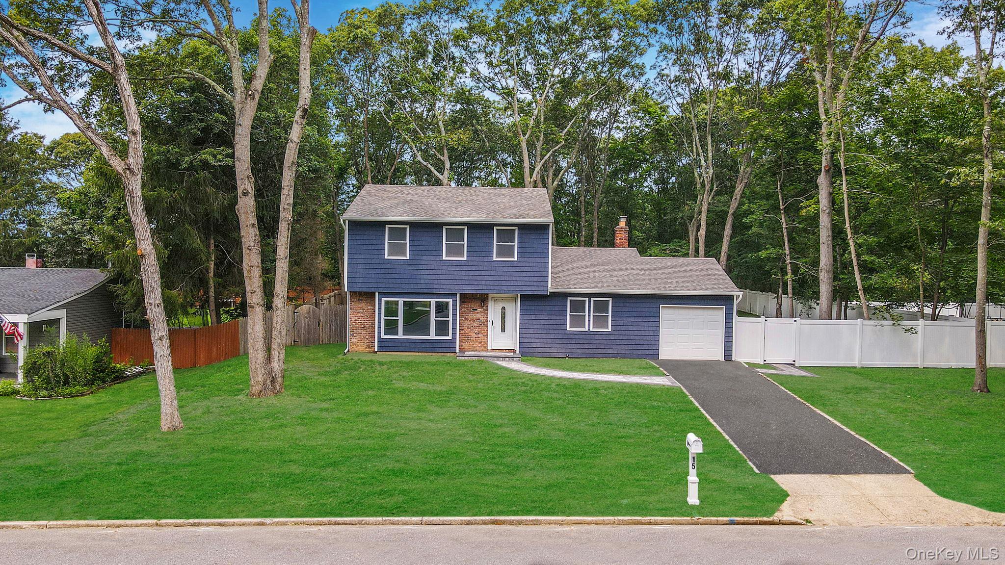 15 Bellaire Dr, Ridge, NY 11961, USA property photo