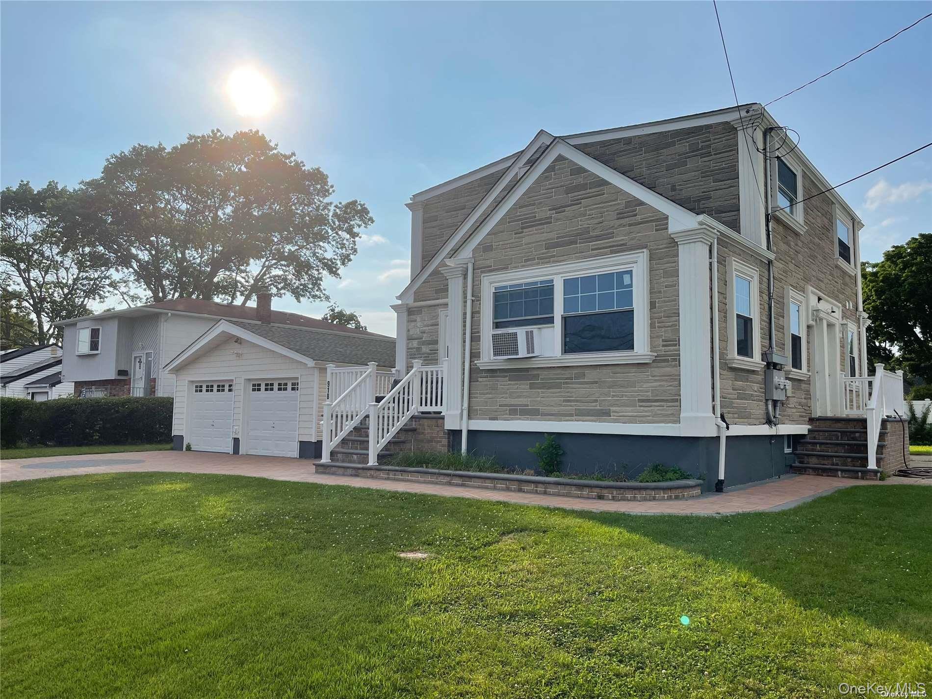 918 10th St, West Babylon, NY 11704, USA property photo