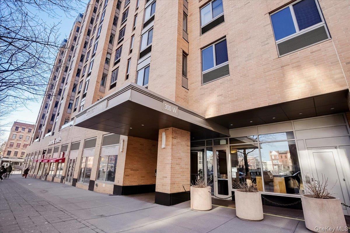 300 W 135th St, New York, NY 10030, USA property photo