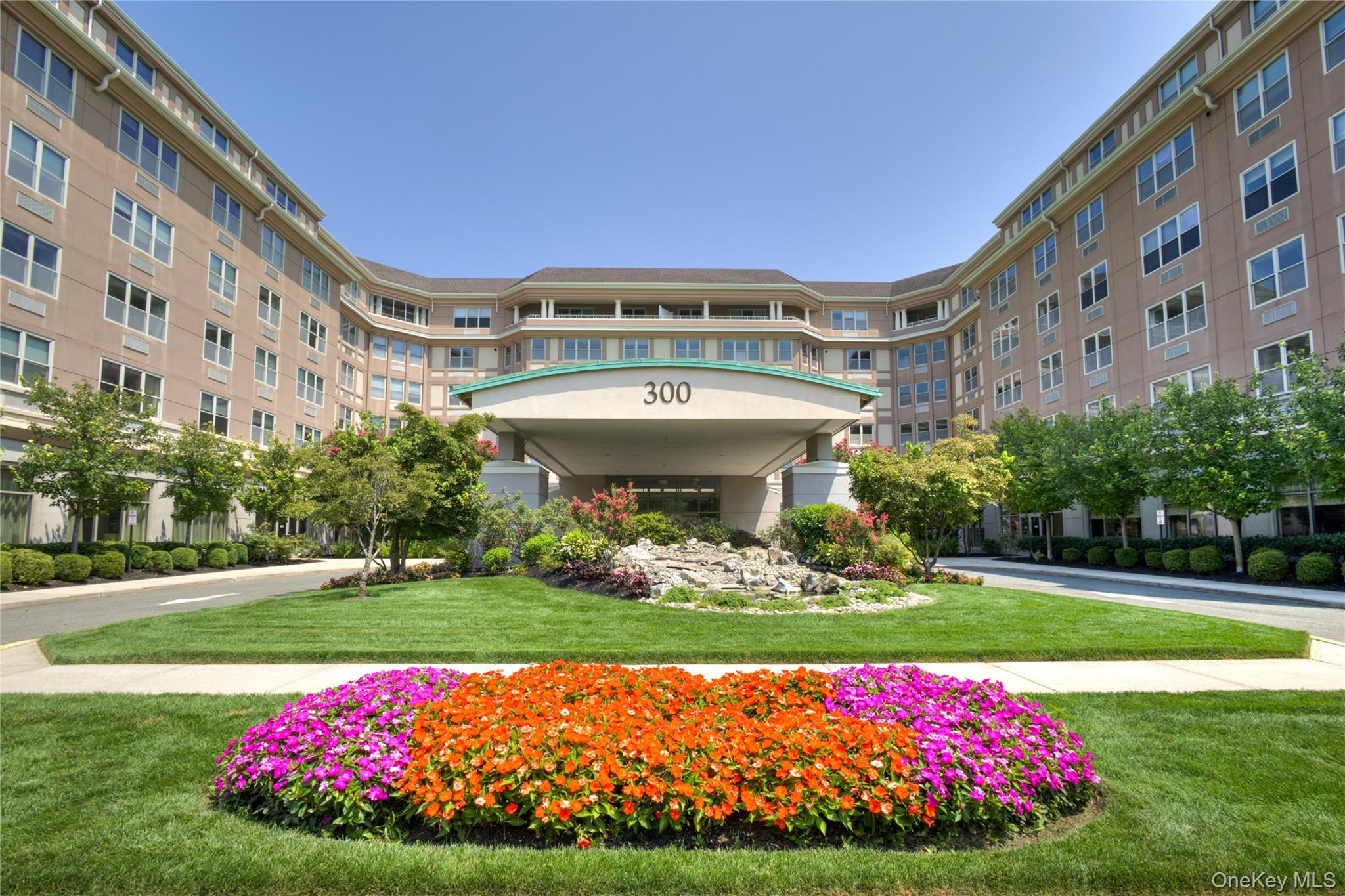 300 E Overlook, Port Washington, NY 11050, USA property photo