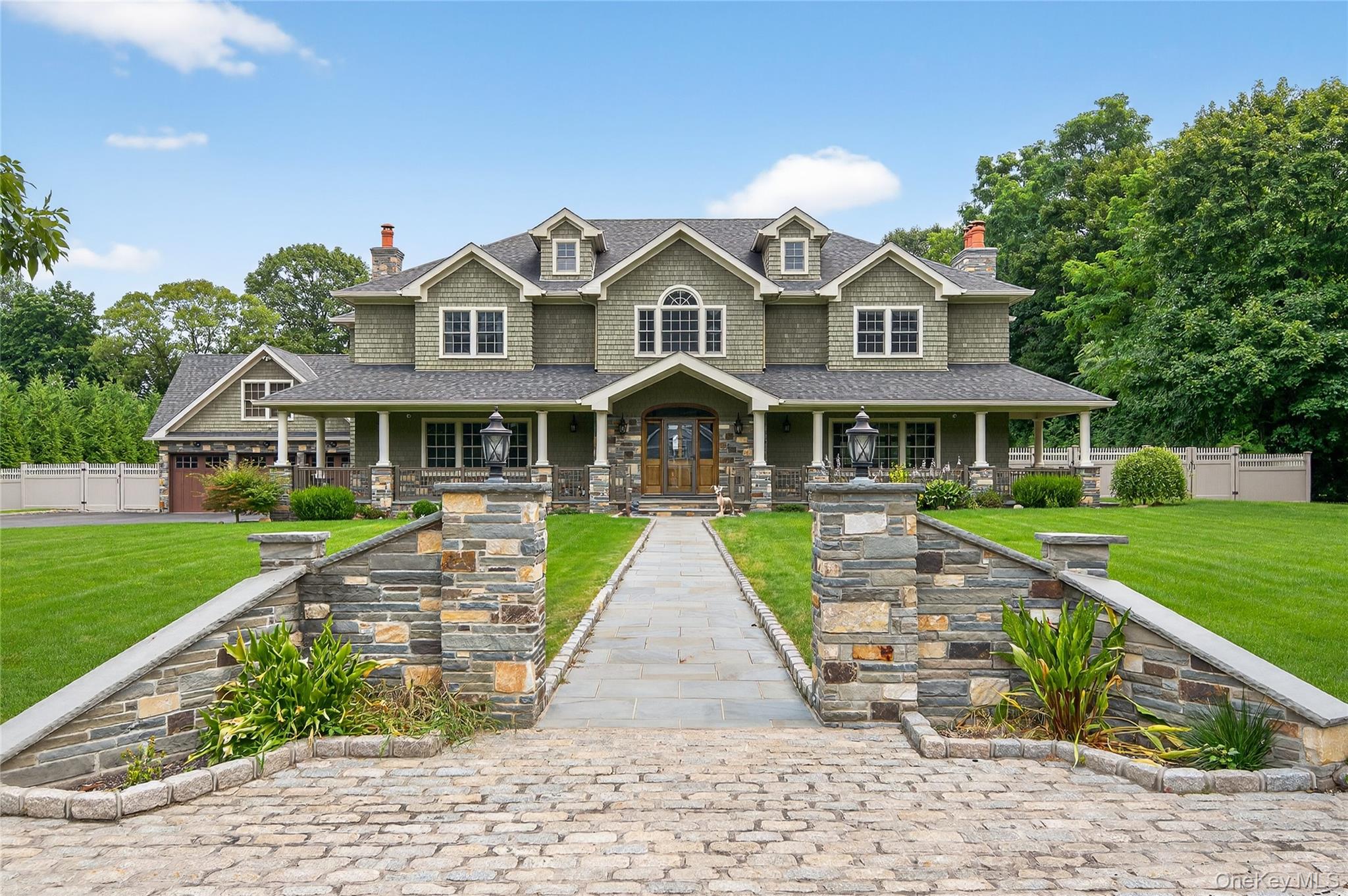 23 Gloria Ln, Huntington, NY 11743, USA property photo