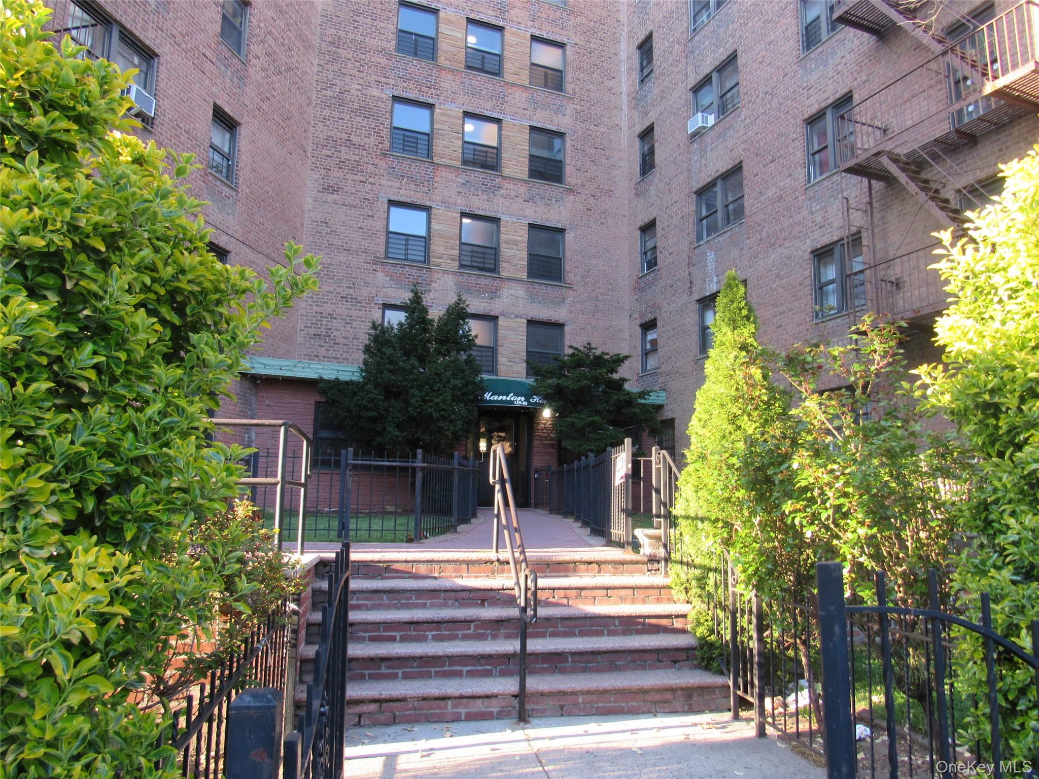 139-05 85th Dr, Jamaica, NY 11435, USA property photo
