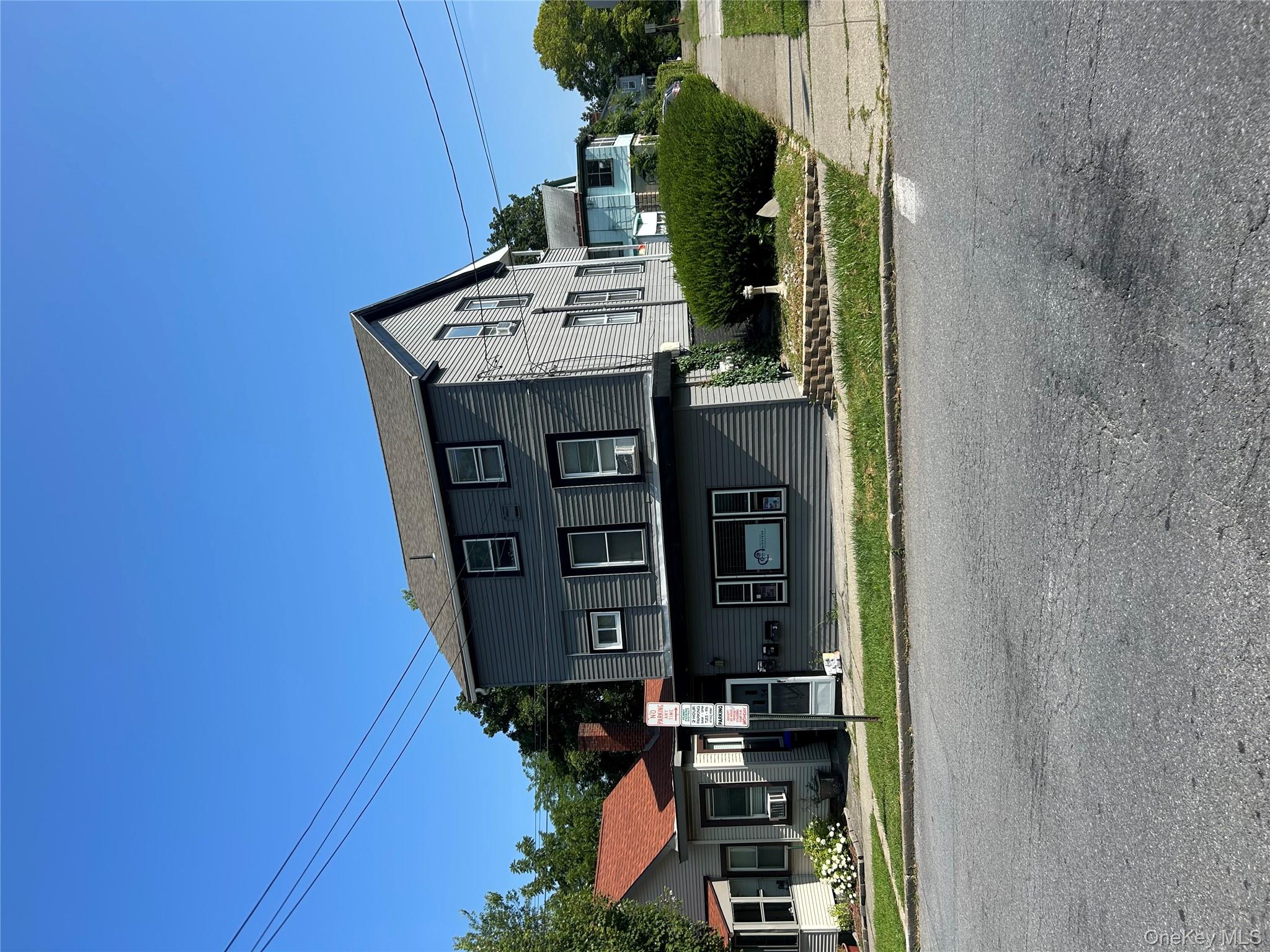 34 Hoffman St, Poughkeepsie, NY 12601, USA property photo