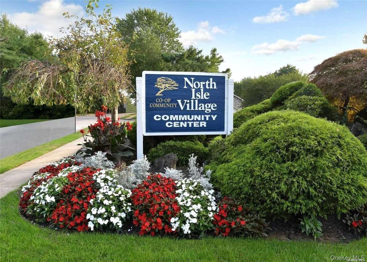 19 Sierra Ct, Coram, NY 11727, USA property photo