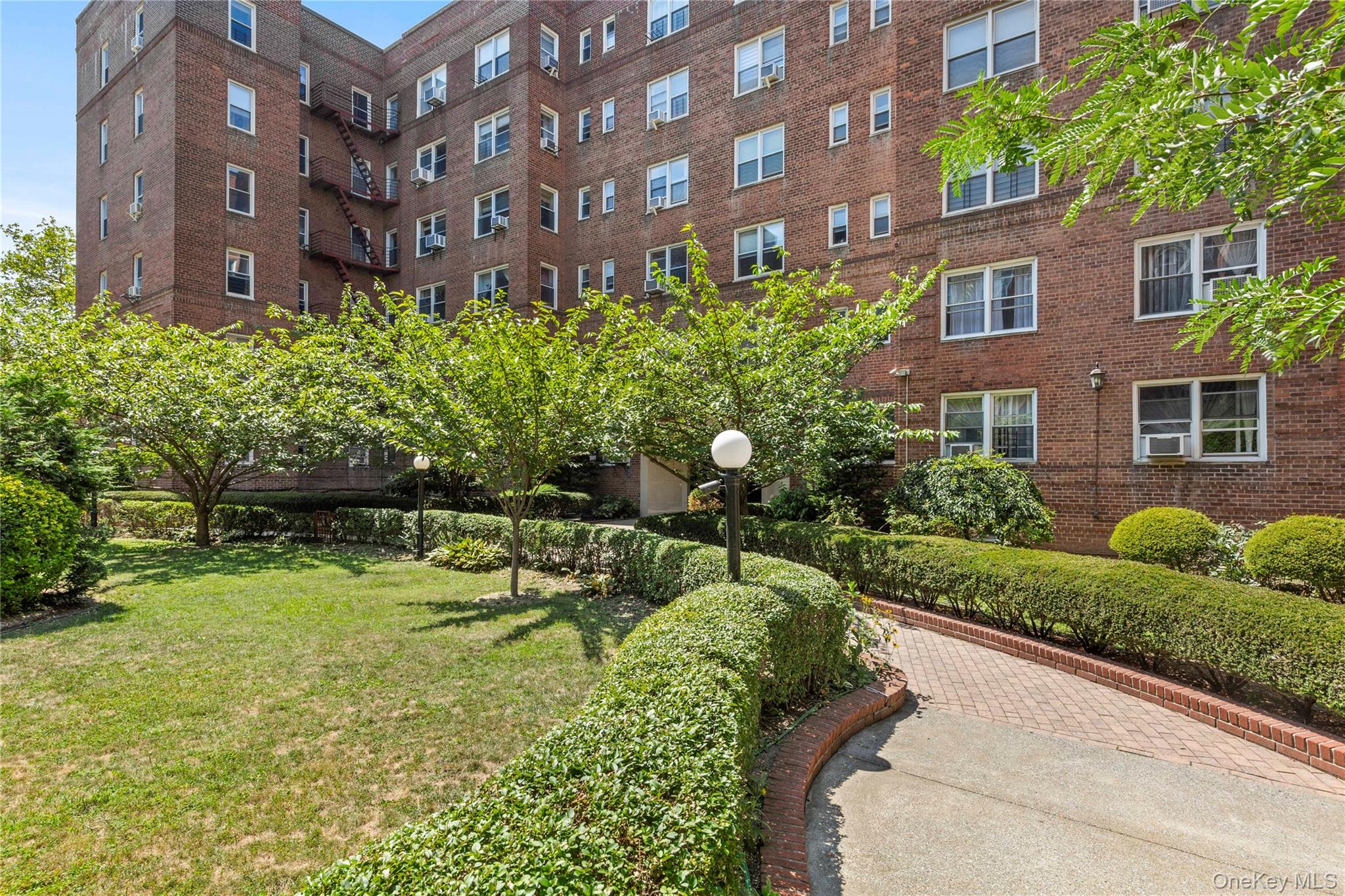 99-31 64th Rd, Flushing, NY 11374, USA property photo