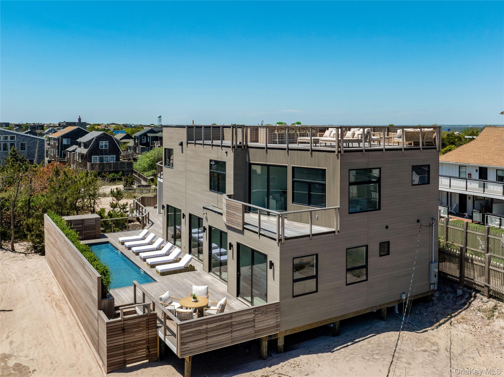 36 Cayuga St, Ocean Beach, NY 11770, USA property photo