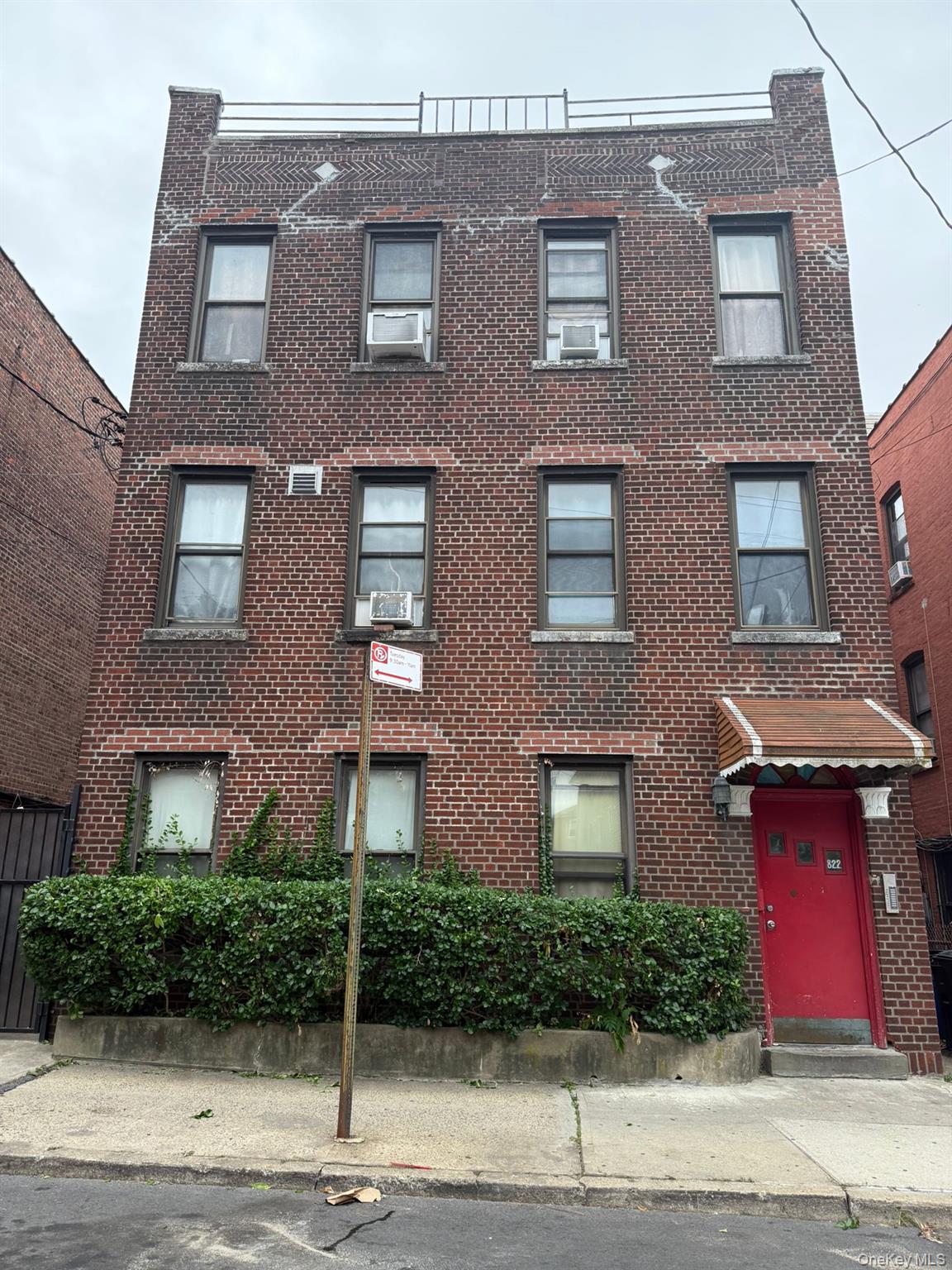 822 E 219th St, Bronx, NY 10467, USA property photo
