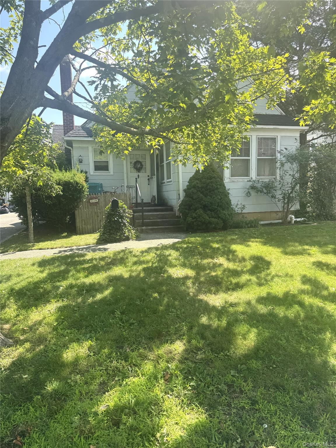39 Redmond Ave, Bay Shore, NY 11706, USA property photo