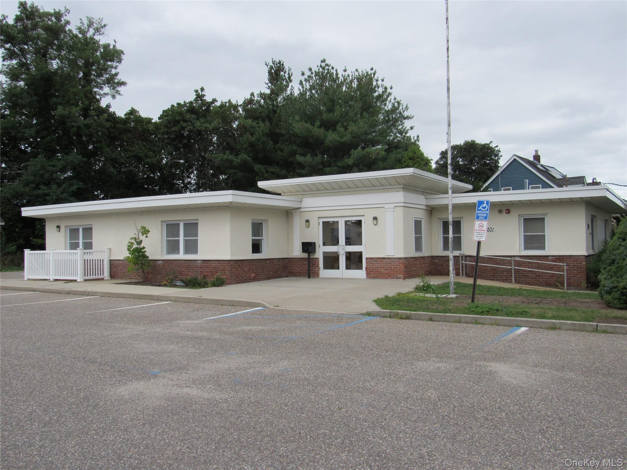 201 Howell Ave, Riverhead, NY 11901, USA property photo