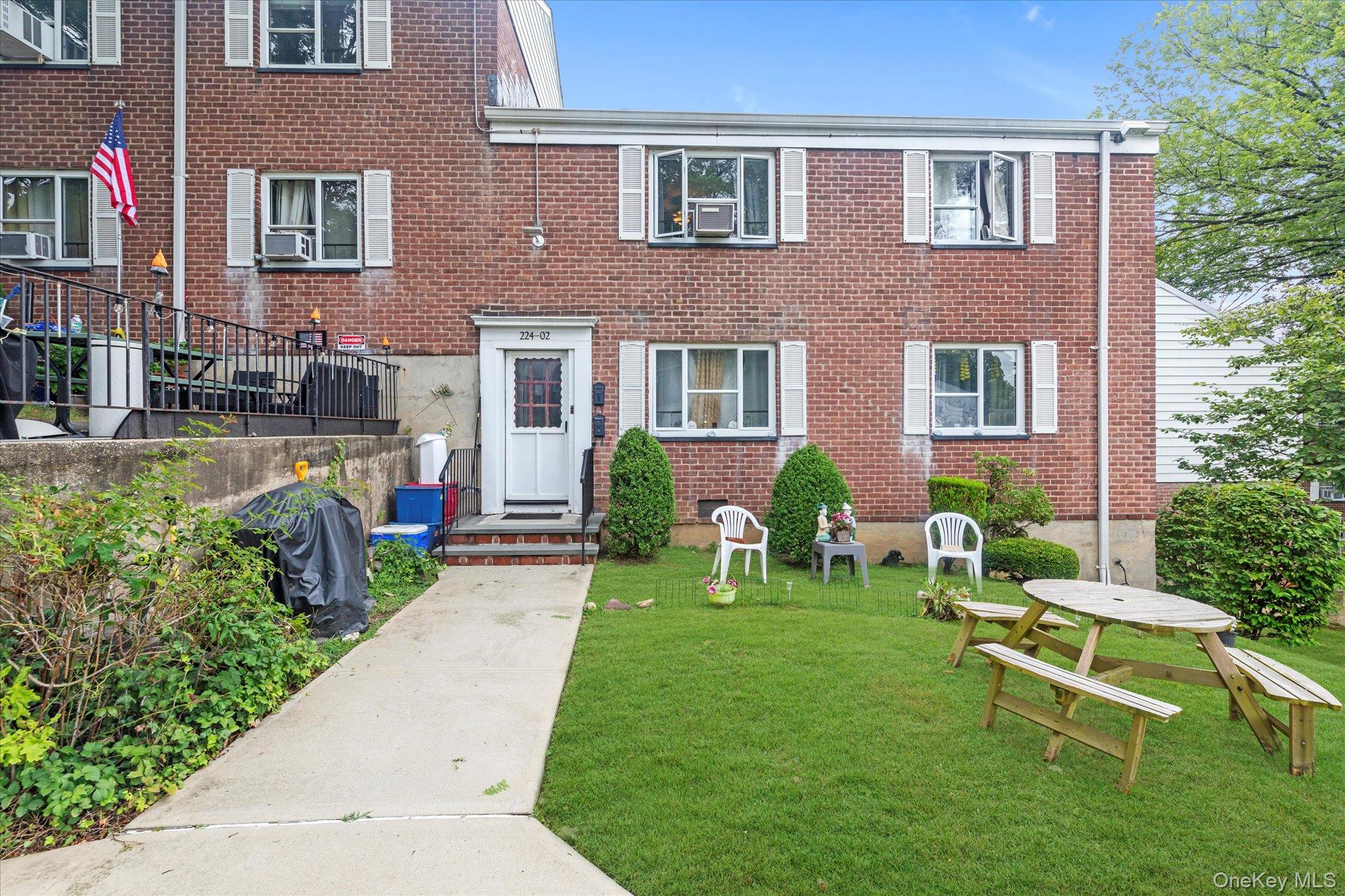 224-02 Stronghurst Ave, Queens Village, NY 11427, USA property photo
