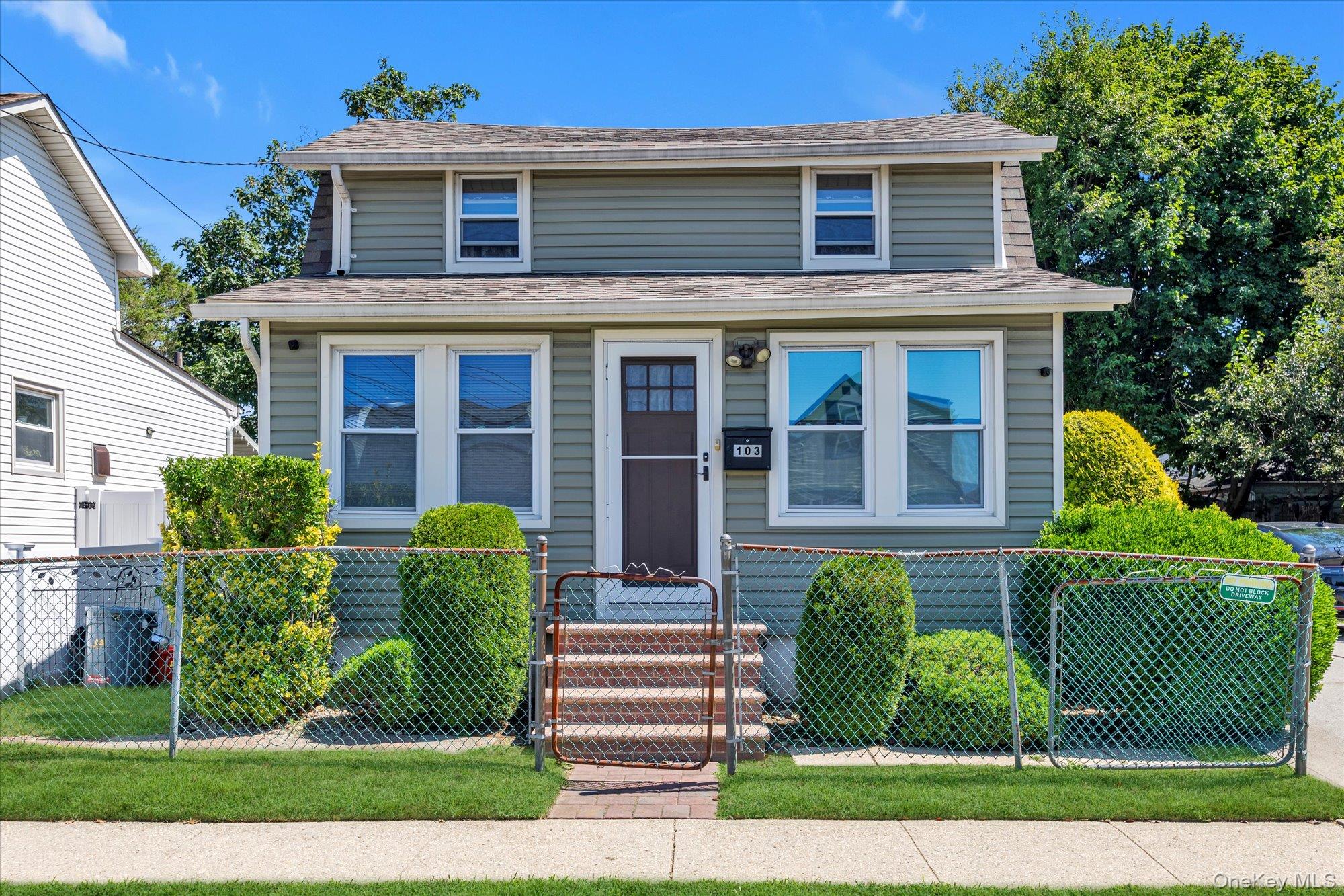 103 Oakley Ave, Elmont, NY 11003, USA property photo