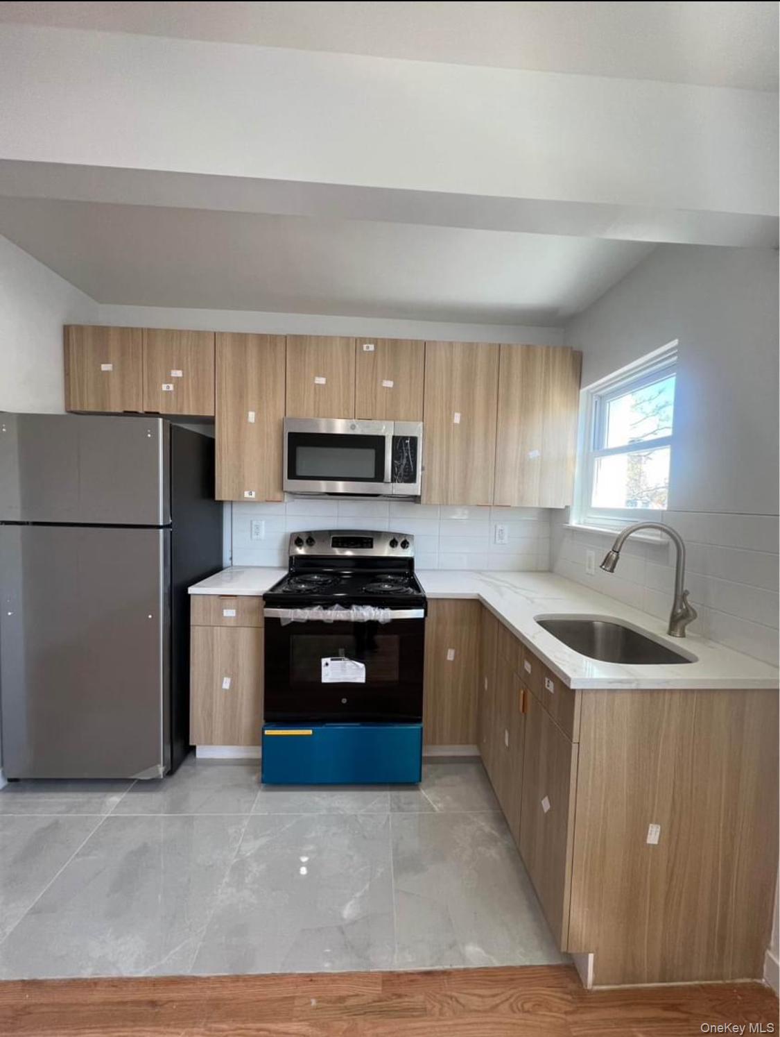 718 Rosedale Ave, Bronx, NY 10473, USA property photo