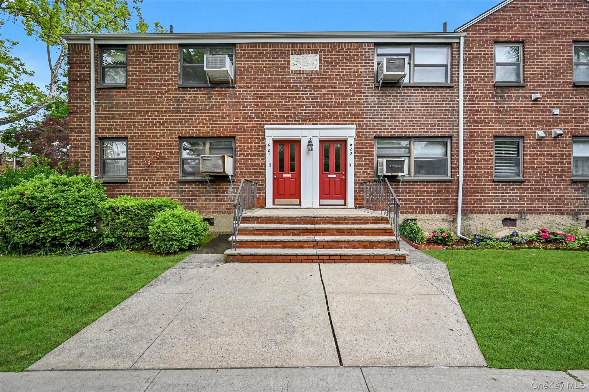 16-01 160th St, Whitestone, NY 11357, USA property photo