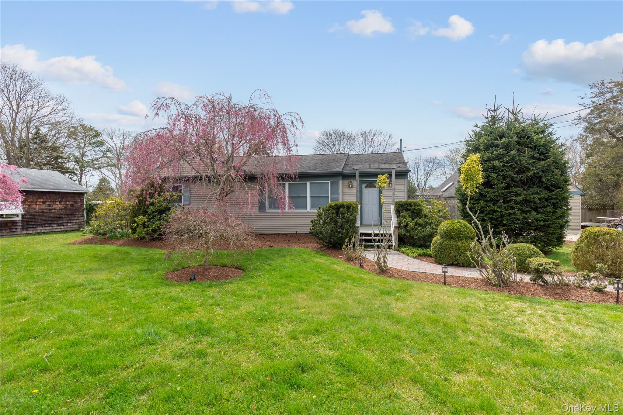 7 Suffolk Rd, Hampton Bays, NY 11946, USA property photo