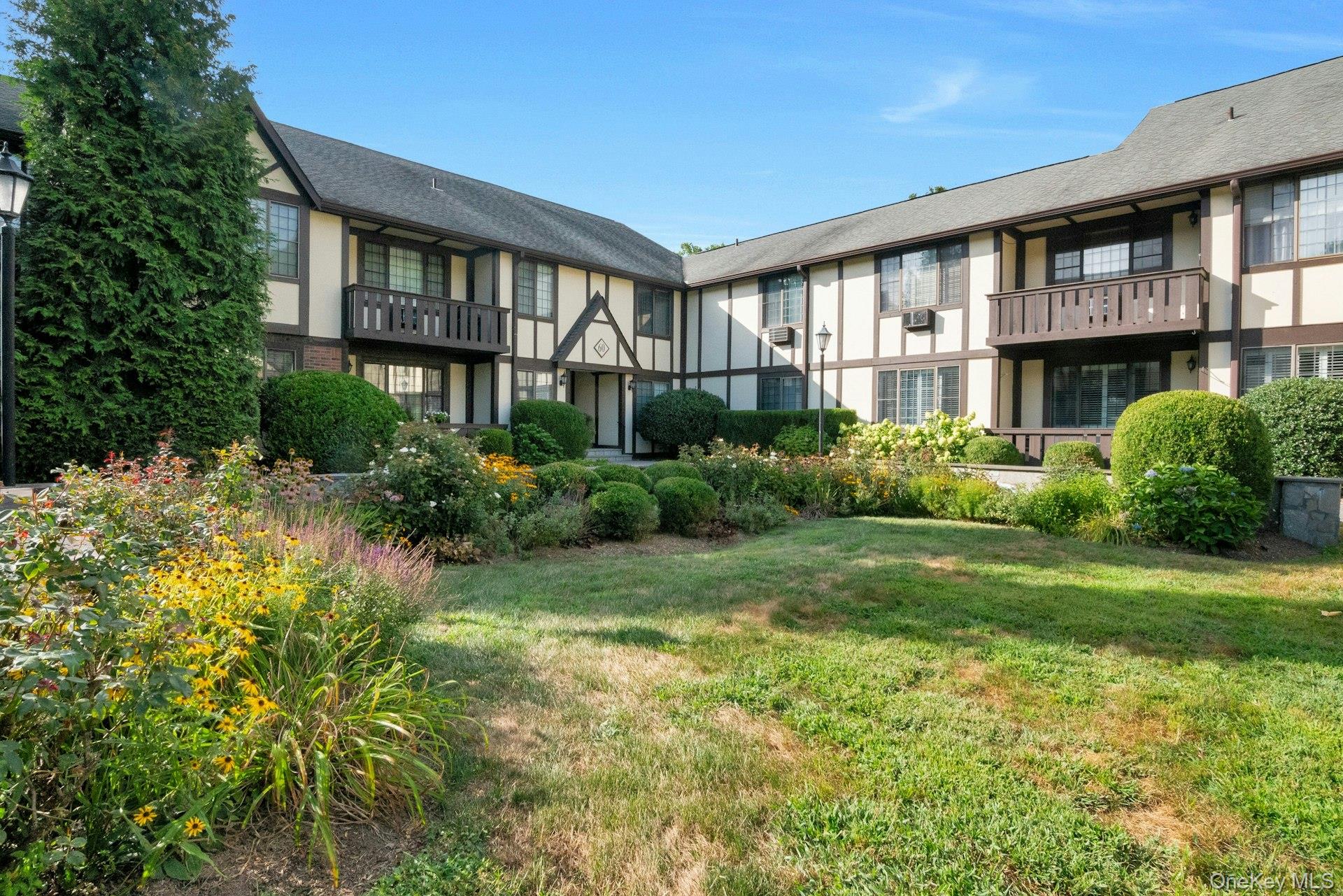 60 Foxwood Dr, Pleasantville, NY 10570, USA property photo
